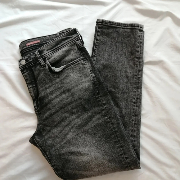 Anthropologie Pilcro Slim Boyfriend Jeans in Washed Black Distressed 31 (12) - Picture 5 of 16